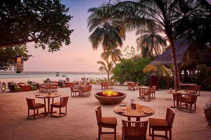 Dine at Local Restaurents Maldive https://images.app.goo.gl/jRWK52h7zWSfnJRZ9