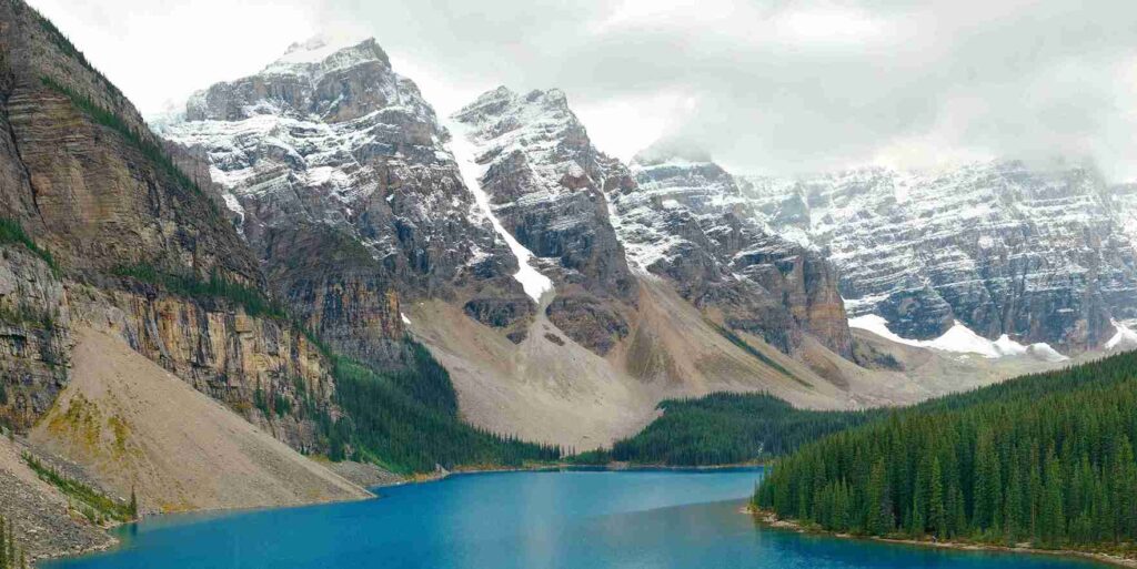 <a href="https://www.freepik.com/free-photo/moraine-lake-with-snow-capped-mountain-banff-national-park-canada_26824108.htm#fromView=search&page=1&position=0&uuid=7fc9afd6-d910-4e6c-9aeb-5c171482b74b">Image by TravelScape on Freepik</a>